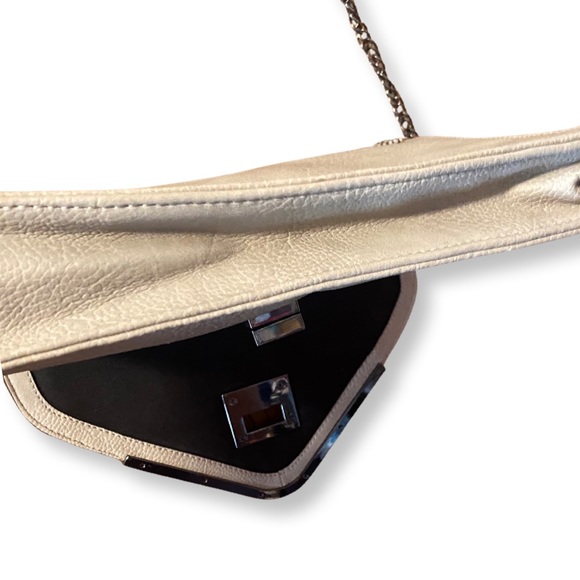 BCBGeneration envelope bag/clutch 🦋4/$20🦋 - Picture 6 of 8